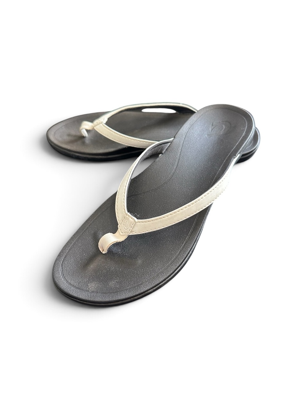 Olukai Women’s 8 EUR38 White & Black Hoʻopio Beach Thong Sandals
